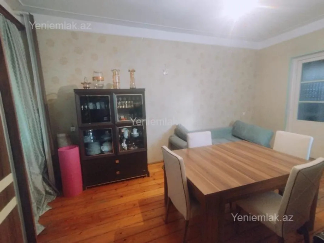 Satılır 2 otaqlı köhnə tikili 65 m²