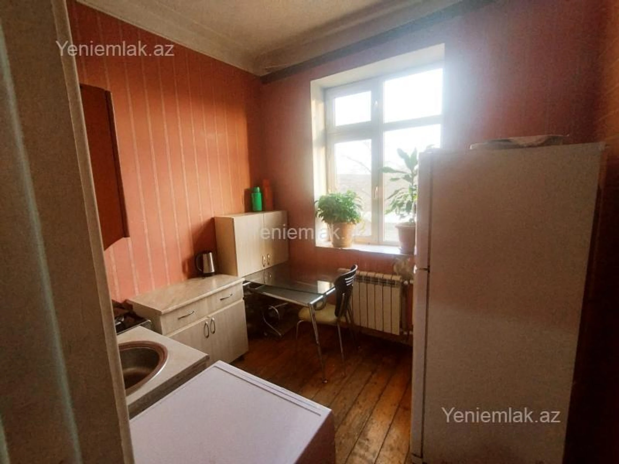 Satılır 2 otaqlı köhnə tikili 65 m²