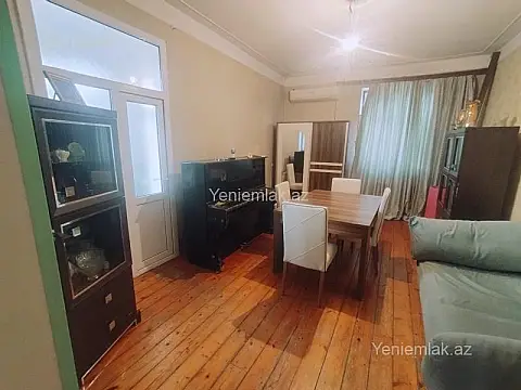 Satılır 2 otaqlı köhnə tikili 65 m²