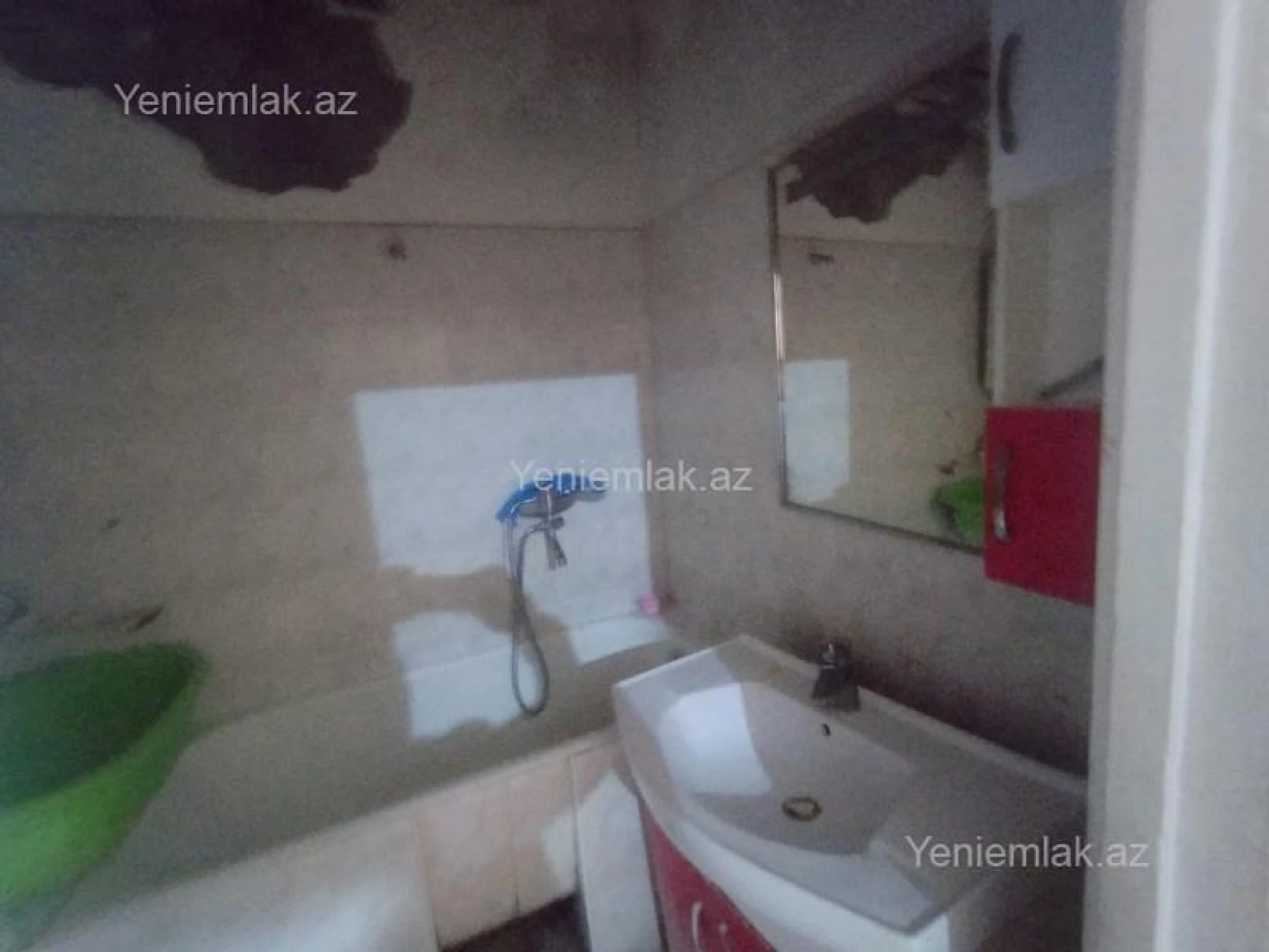 Satılır 2 otaqlı köhnə tikili 65 m²