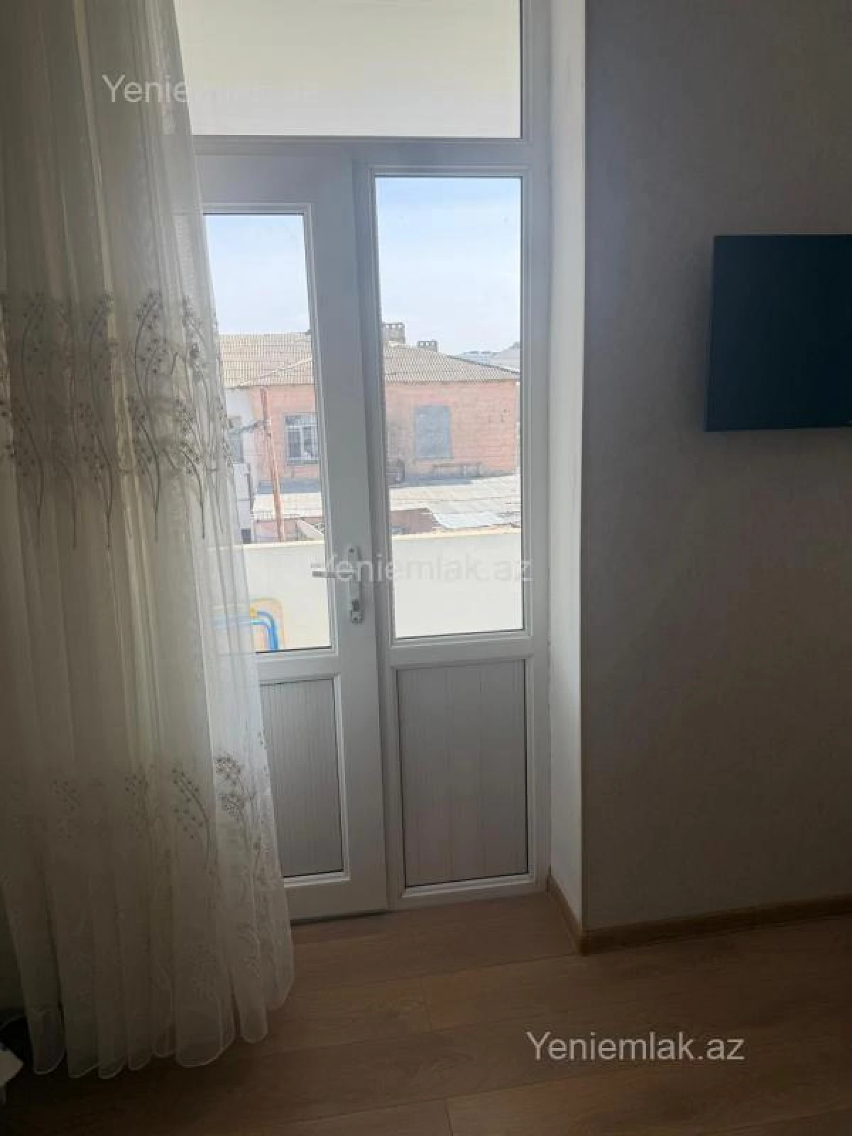 Satılır 2 otaqlı köhnə tikili 60 m²