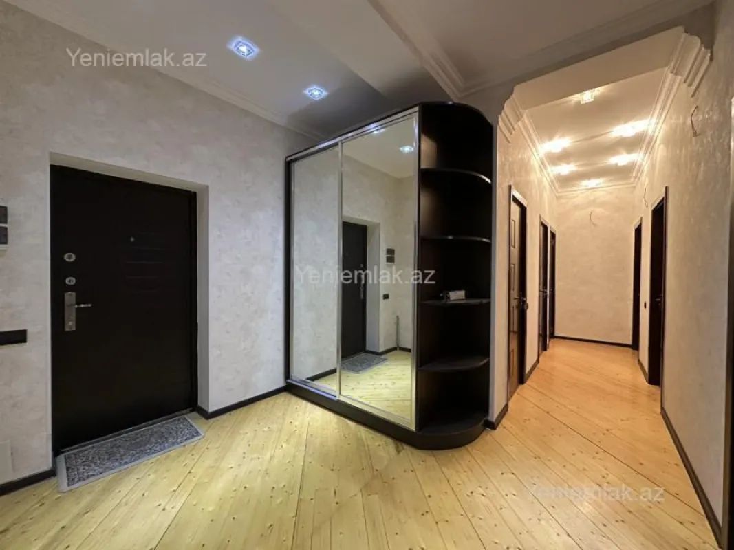 Satılır 3 otaqlı yeni tikili 120 m²