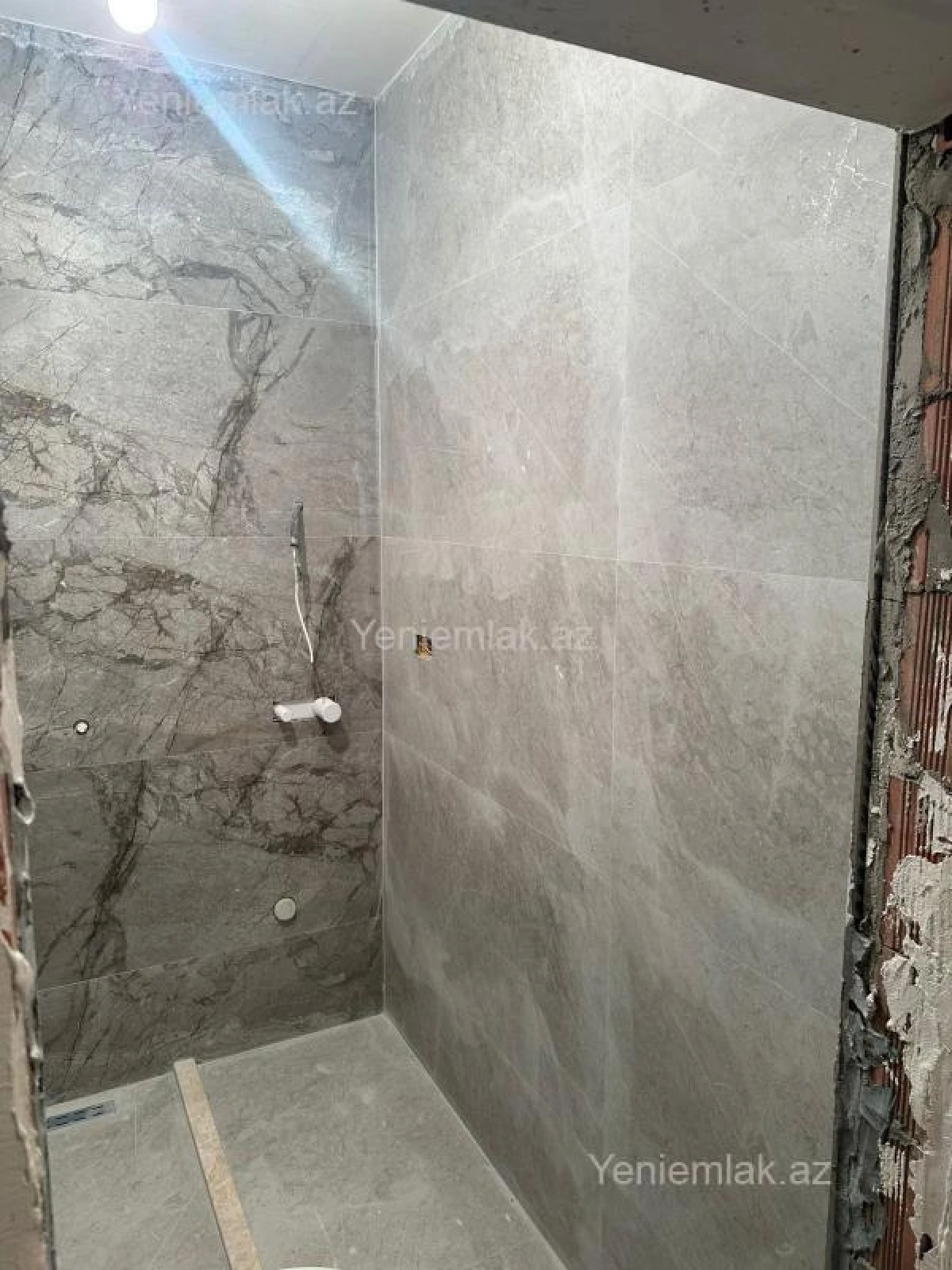 Satılır 2 otaqlı yeni tikili 75.5 m²