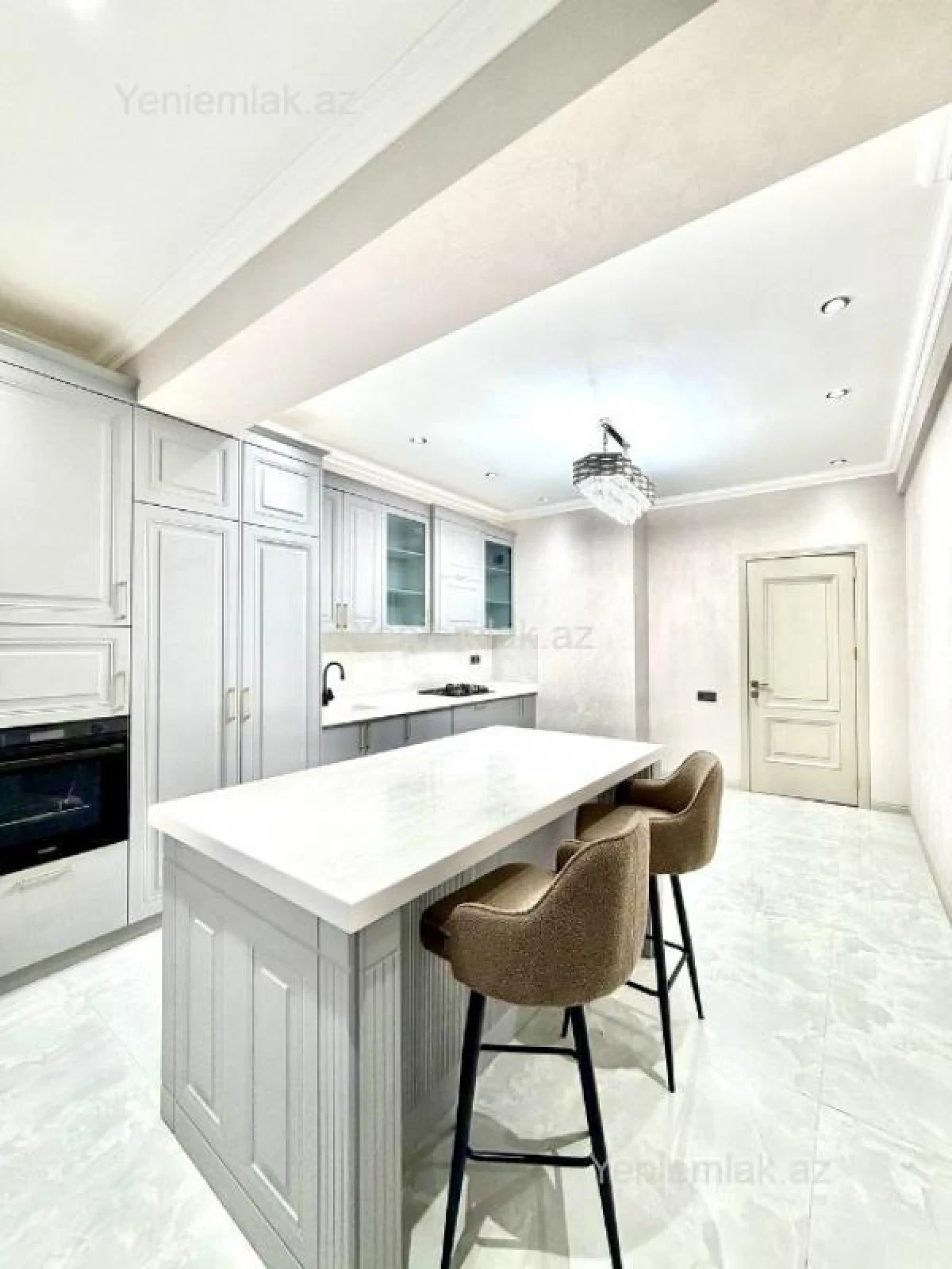 Satılır 3 otaqlı yeni tikili 140 m²