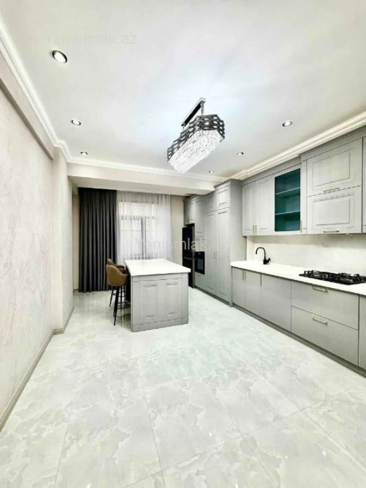 Satılır 3 otaqlı yeni tikili 140 m²