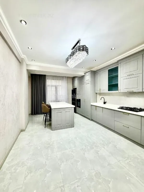Satılır 3 otaqlı yeni tikili 140 m²