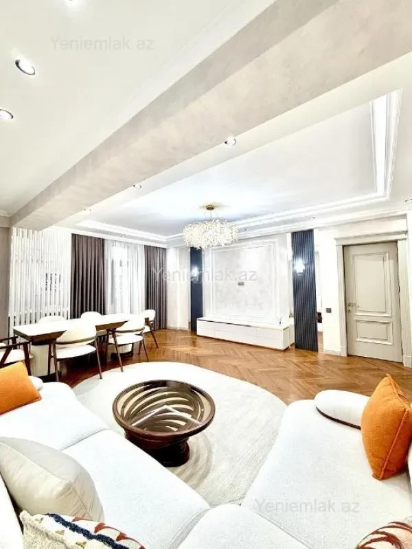 Satılır 3 otaqlı yeni tikili 140 m²
