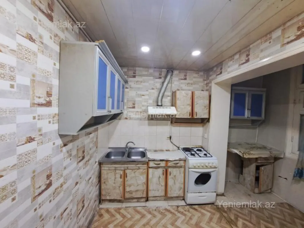 Satılır 2 otaqlı köhnə tikili 55 m²