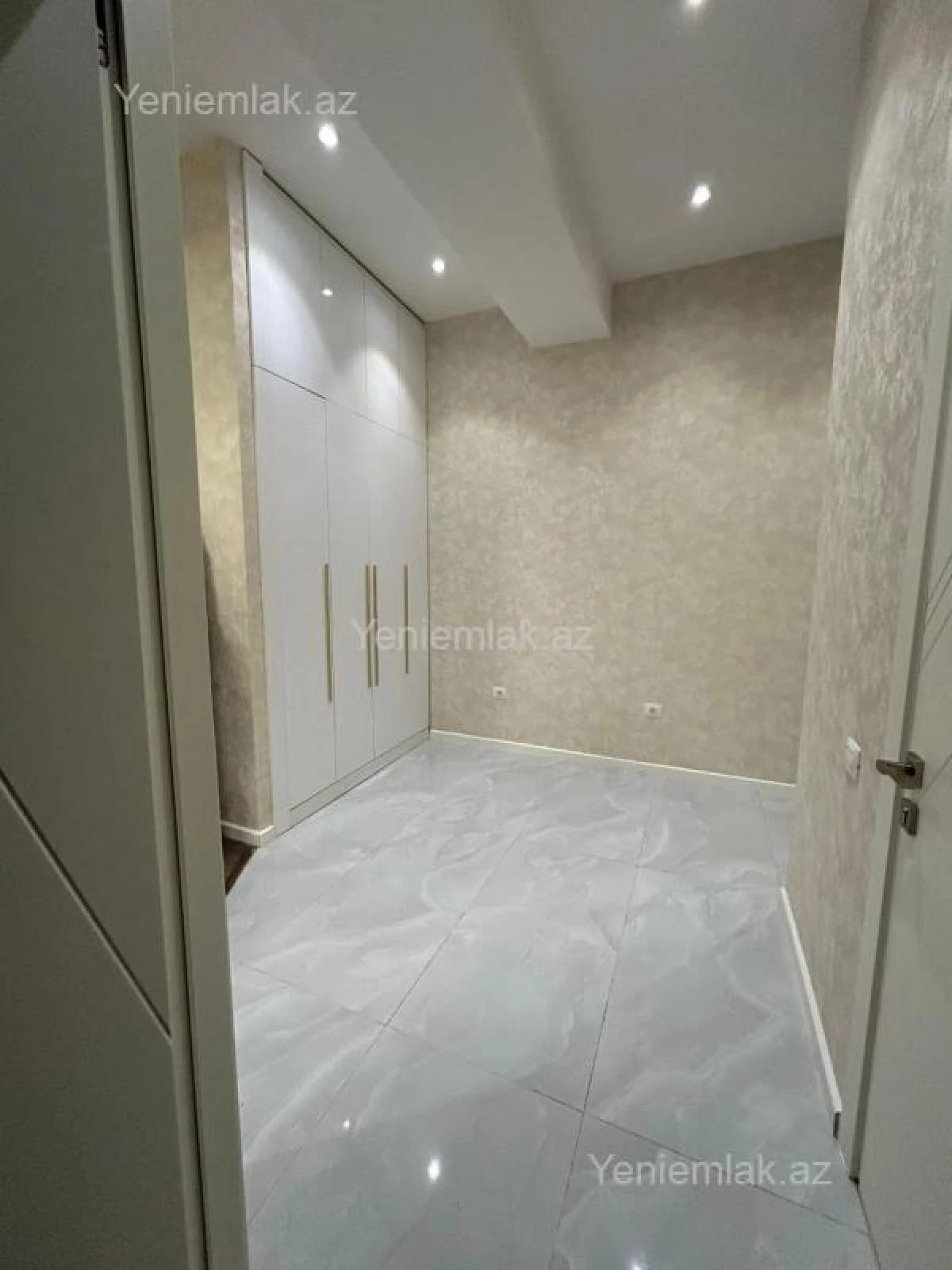 Satılır 2 otaqlı yeni tikili 80 m²