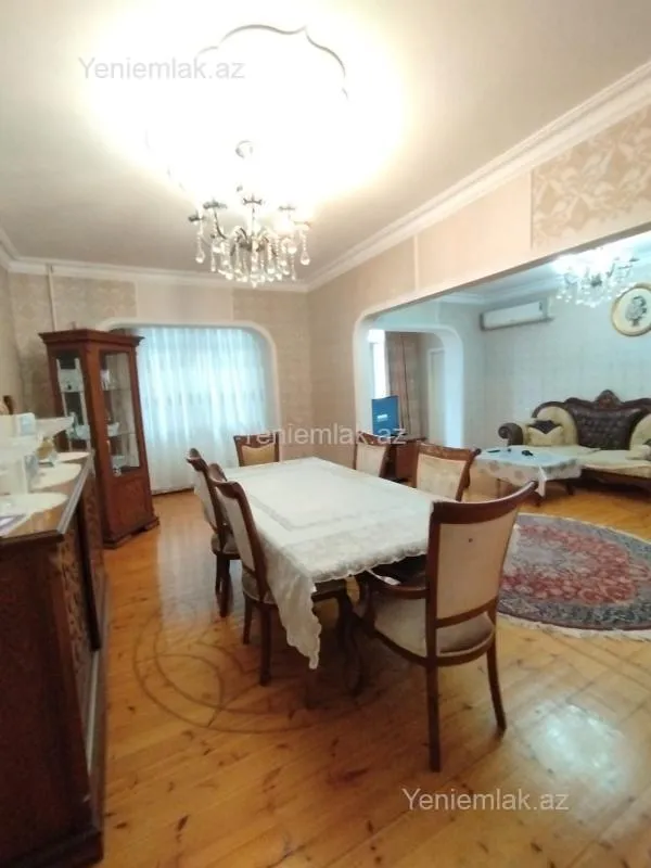 Satılır 5 otaqlı köhnə tikili 125 m²