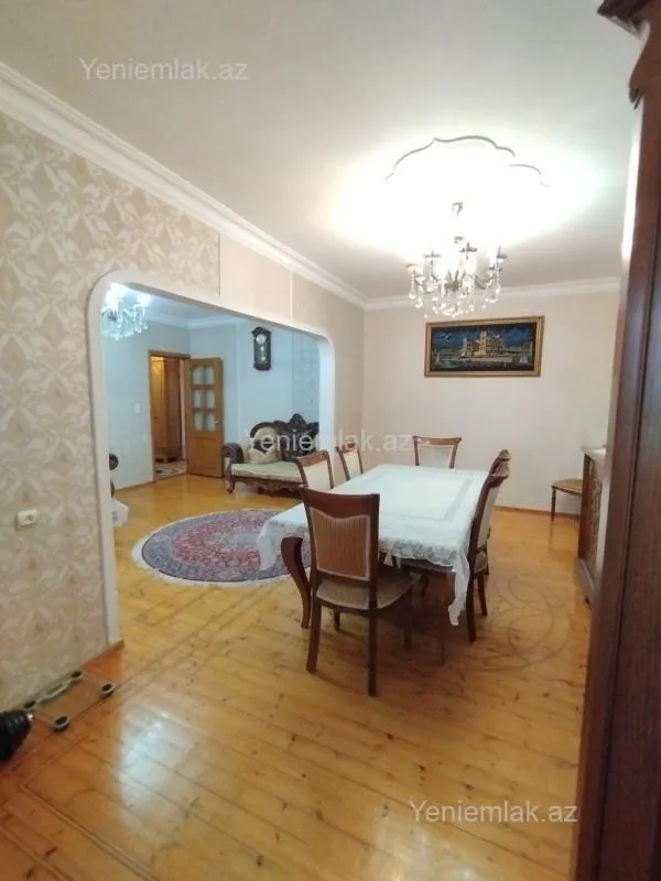 Satılır 5 otaqlı köhnə tikili 125 m²