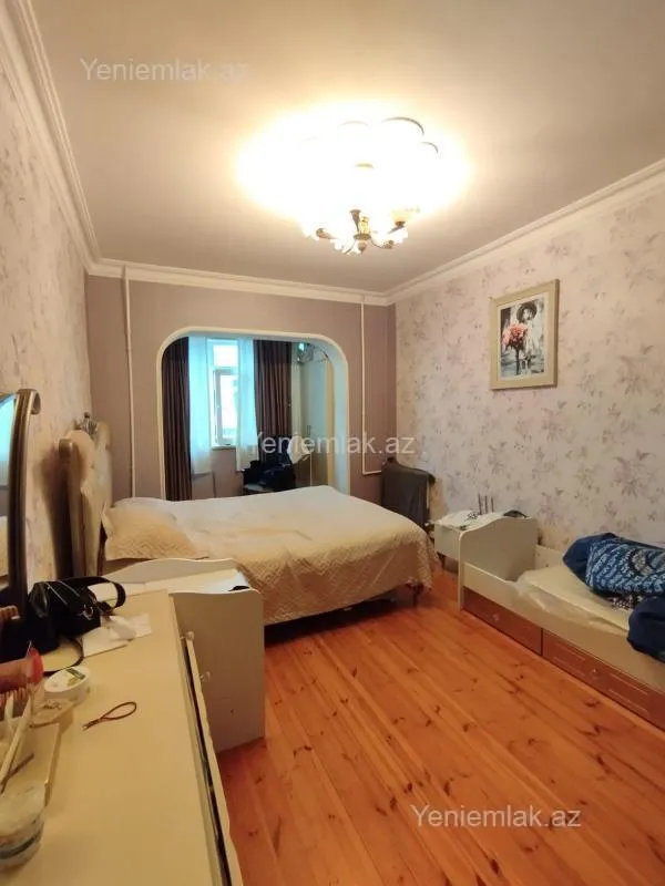Satılır 5 otaqlı köhnə tikili 125 m²