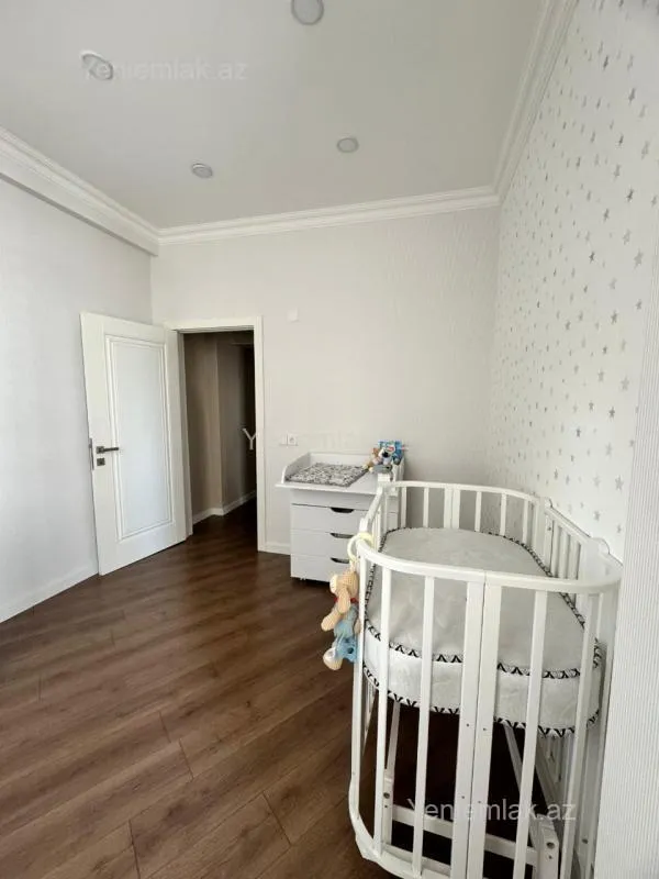 Satılır 3 otaqlı yeni tikili 115 m²