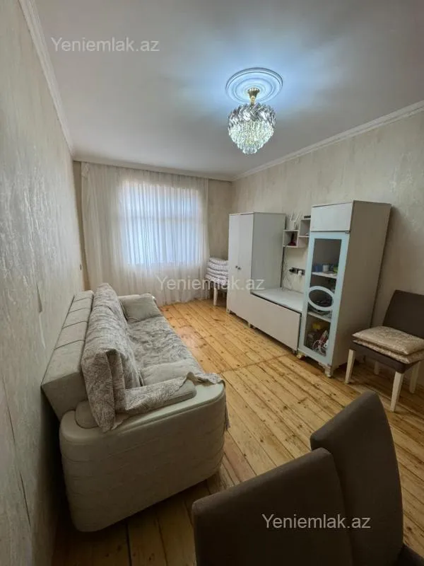Satılır 2 otaqlı köhnə tikili 65 m²