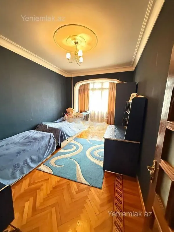 Satılır 3 otaqlı köhnə tikili 90 m²
