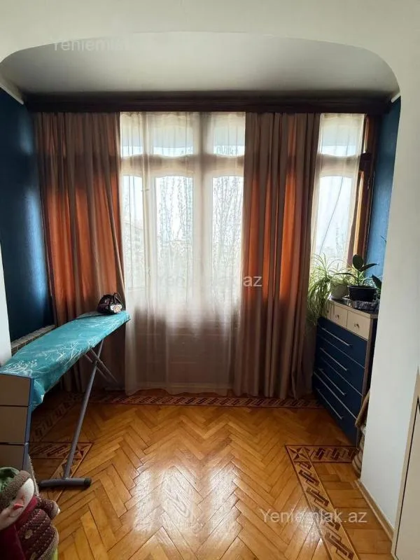 Satılır 3 otaqlı köhnə tikili 90 m²