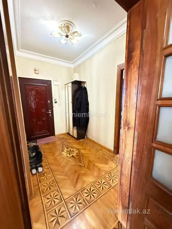 Satılır 3 otaqlı köhnə tikili 90 m²