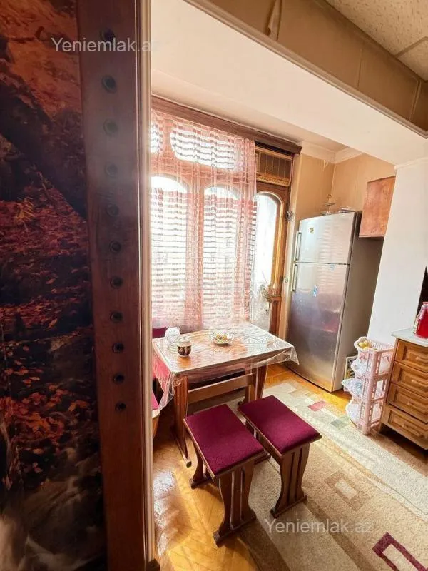 Satılır 3 otaqlı köhnə tikili 90 m²