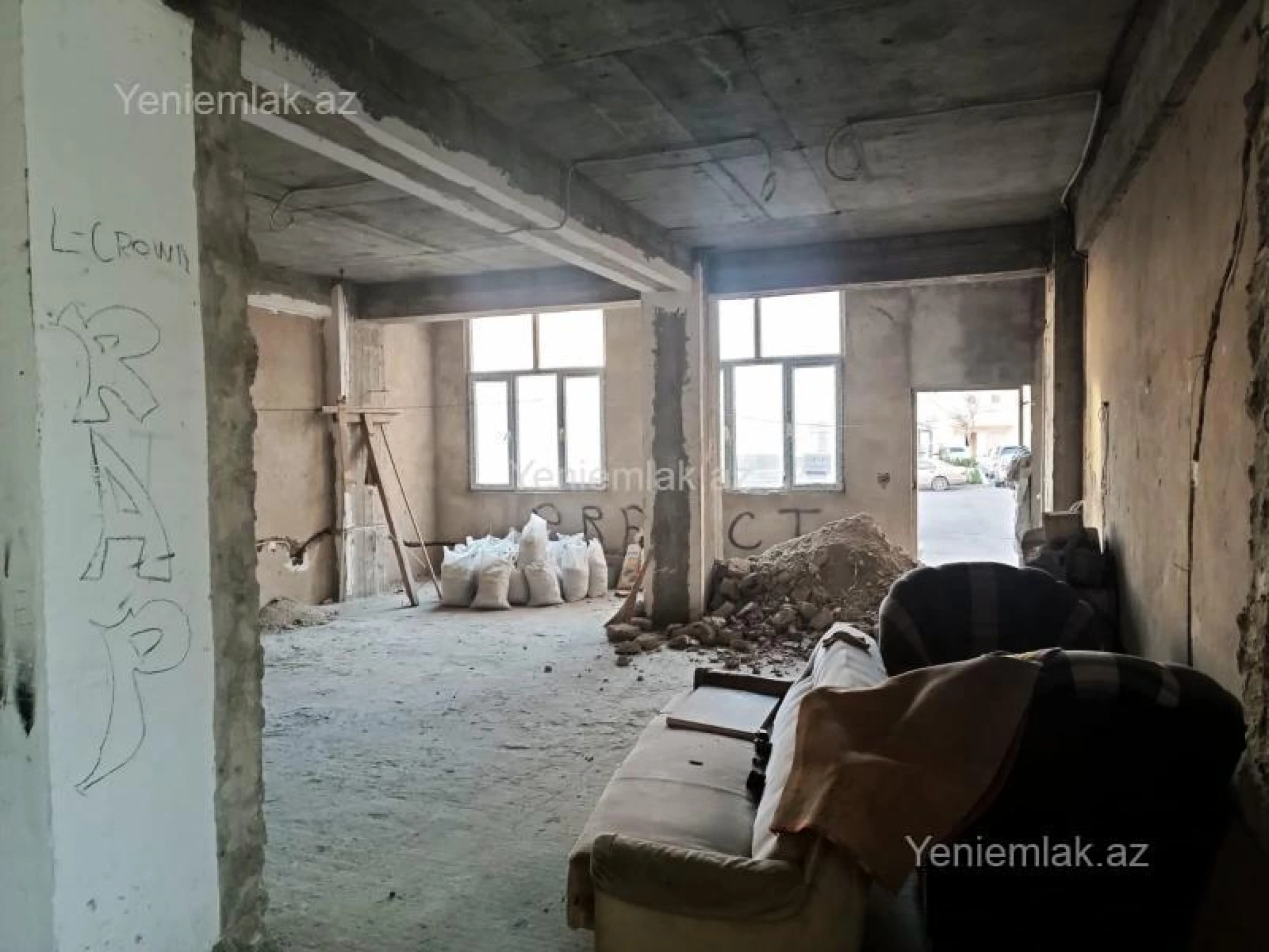 Satılır 4 otaqlı obyekt 180 m²