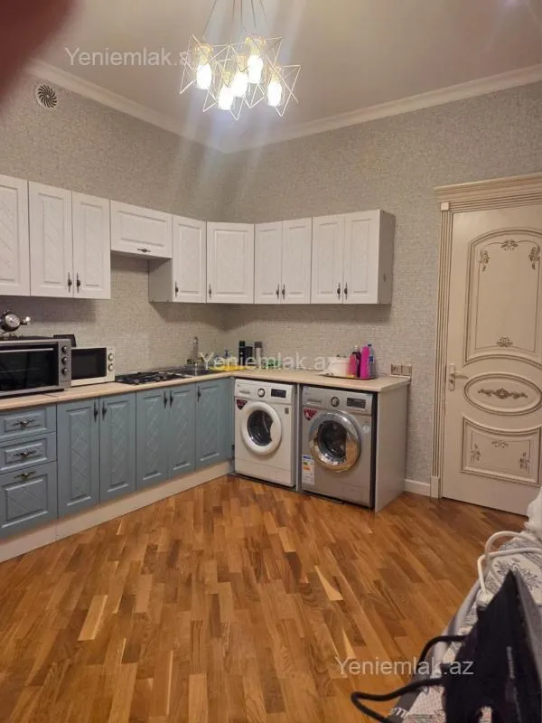 Satılır 11 otaqlı həyət evi 480 m²