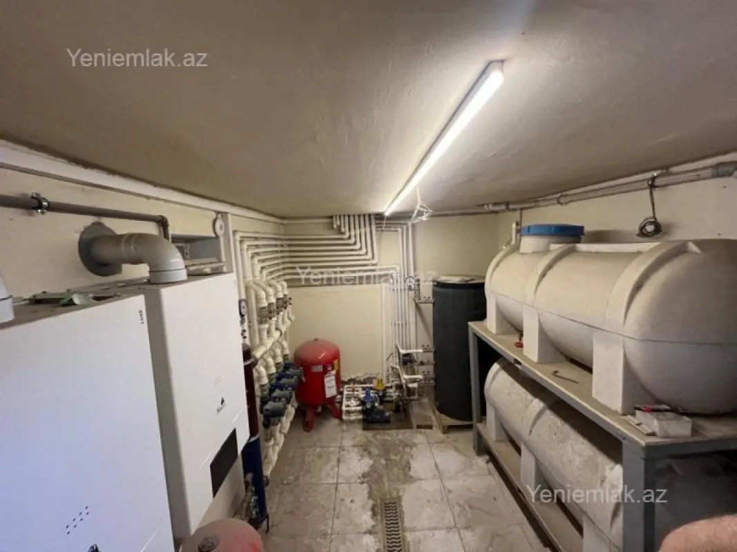 Satılır 11 otaqlı həyət evi 480 m²