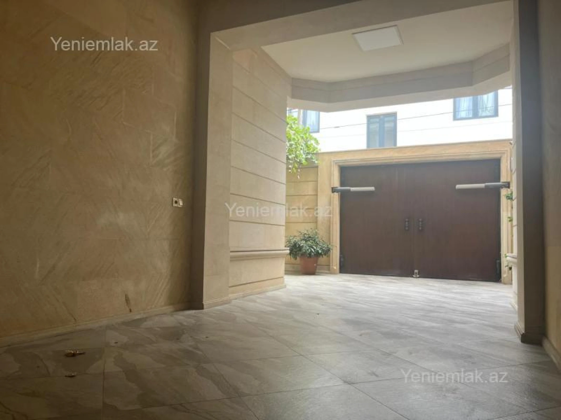 Satılır 11 otaqlı həyət evi 480 m²