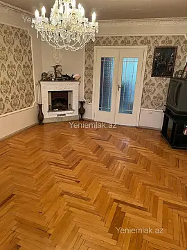 Satılır 3 otaqlı köhnə tikili 115 m²