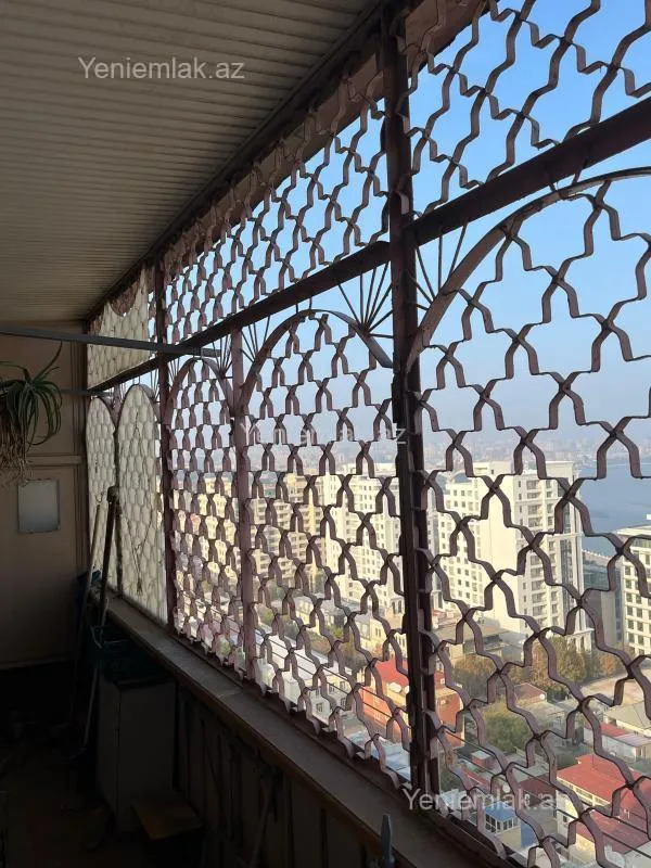 Satılır 3 otaqlı köhnə tikili 115 m²