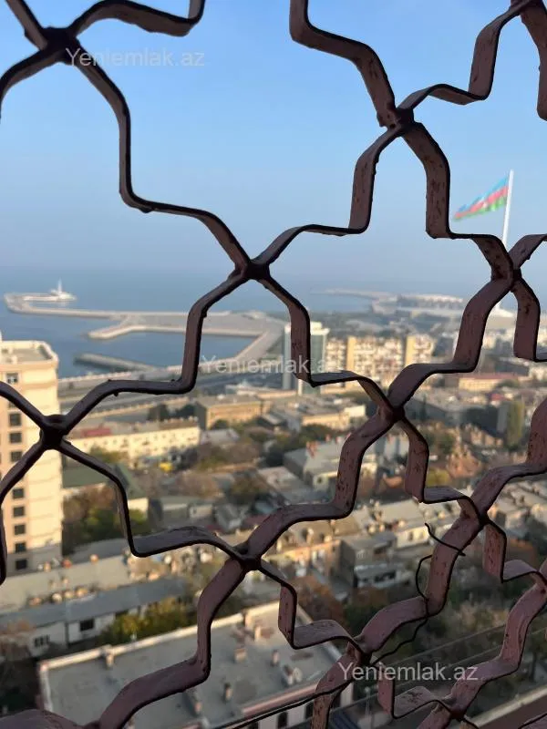 Satılır 3 otaqlı köhnə tikili 115 m²