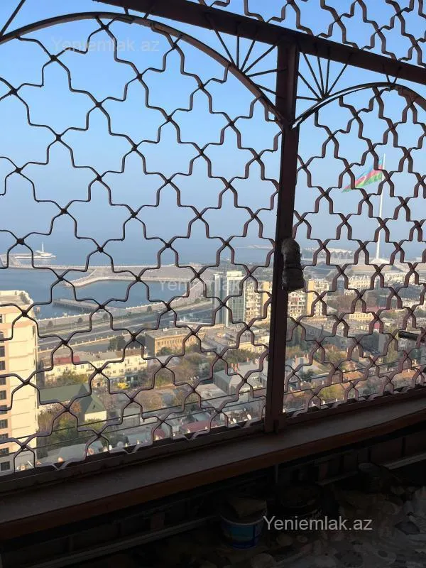 Satılır 3 otaqlı köhnə tikili 115 m²