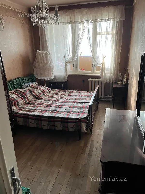Satılır 3 otaqlı köhnə tikili 115 m²