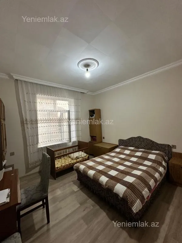 Satılır 9 otaqlı həyət evi 160 m²