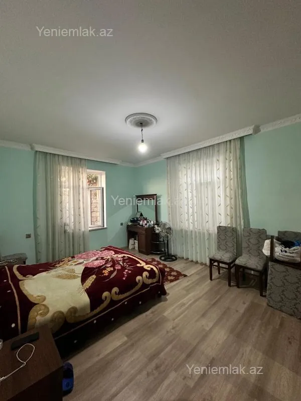 Satılır 9 otaqlı həyət evi 160 m²