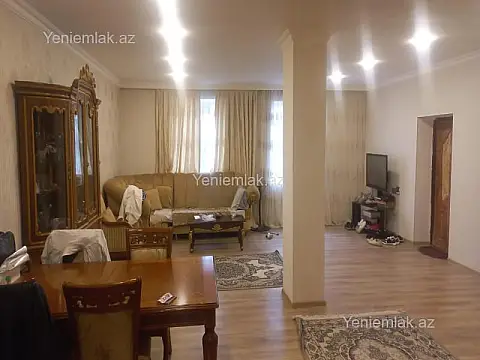 Satılır 4 otaqlı həyət evi 200 m²