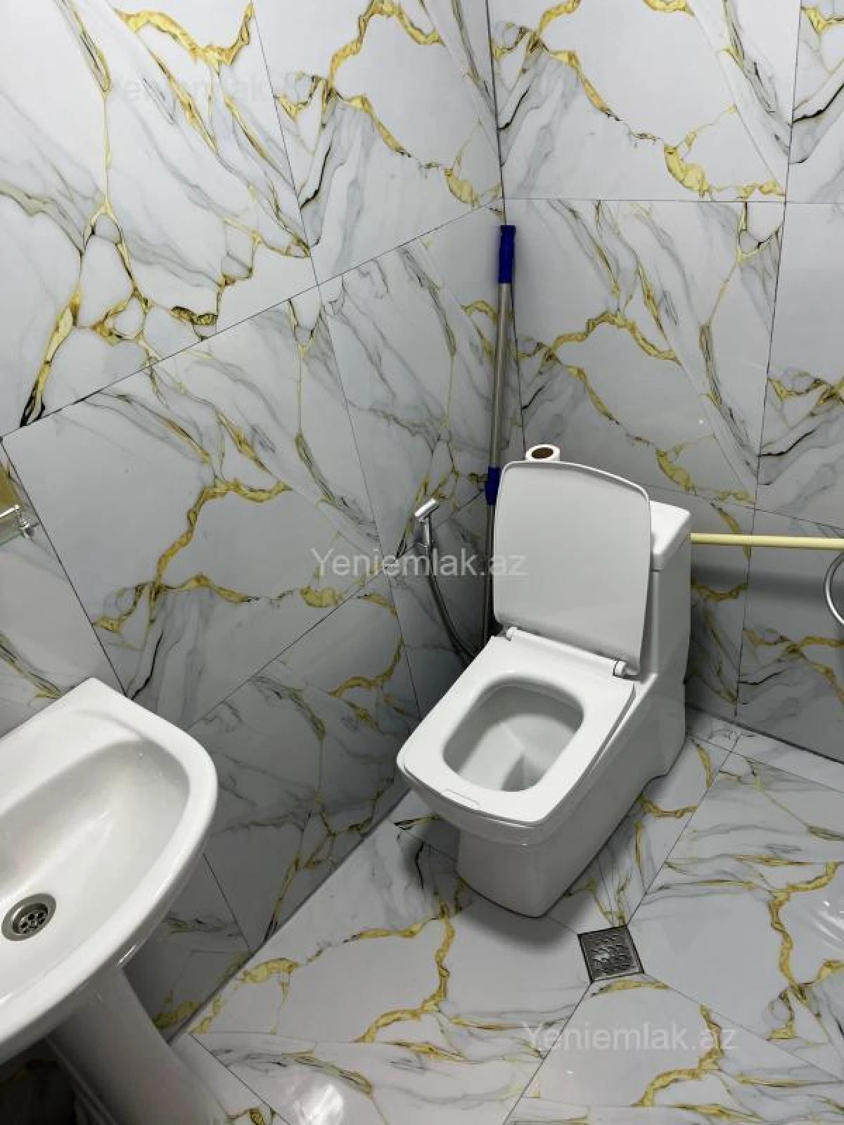 Satılır 1 otaqlı köhnə tikili 25 m²