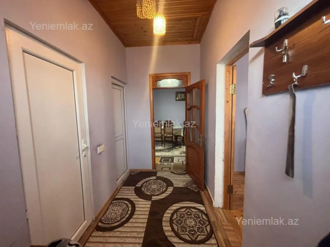 Satılır 9 otaqlı həyət evi 200 m²