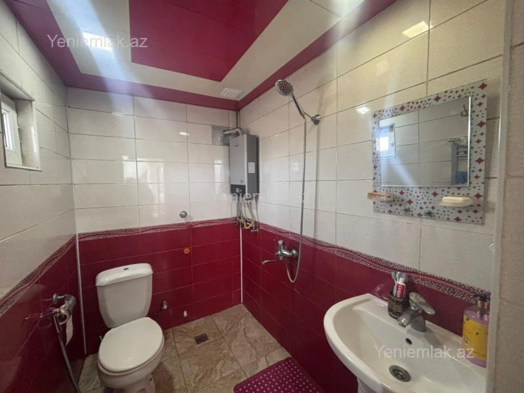 Satılır 9 otaqlı həyət evi 200 m²