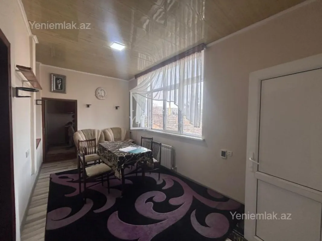 Satılır 9 otaqlı həyət evi 200 m²