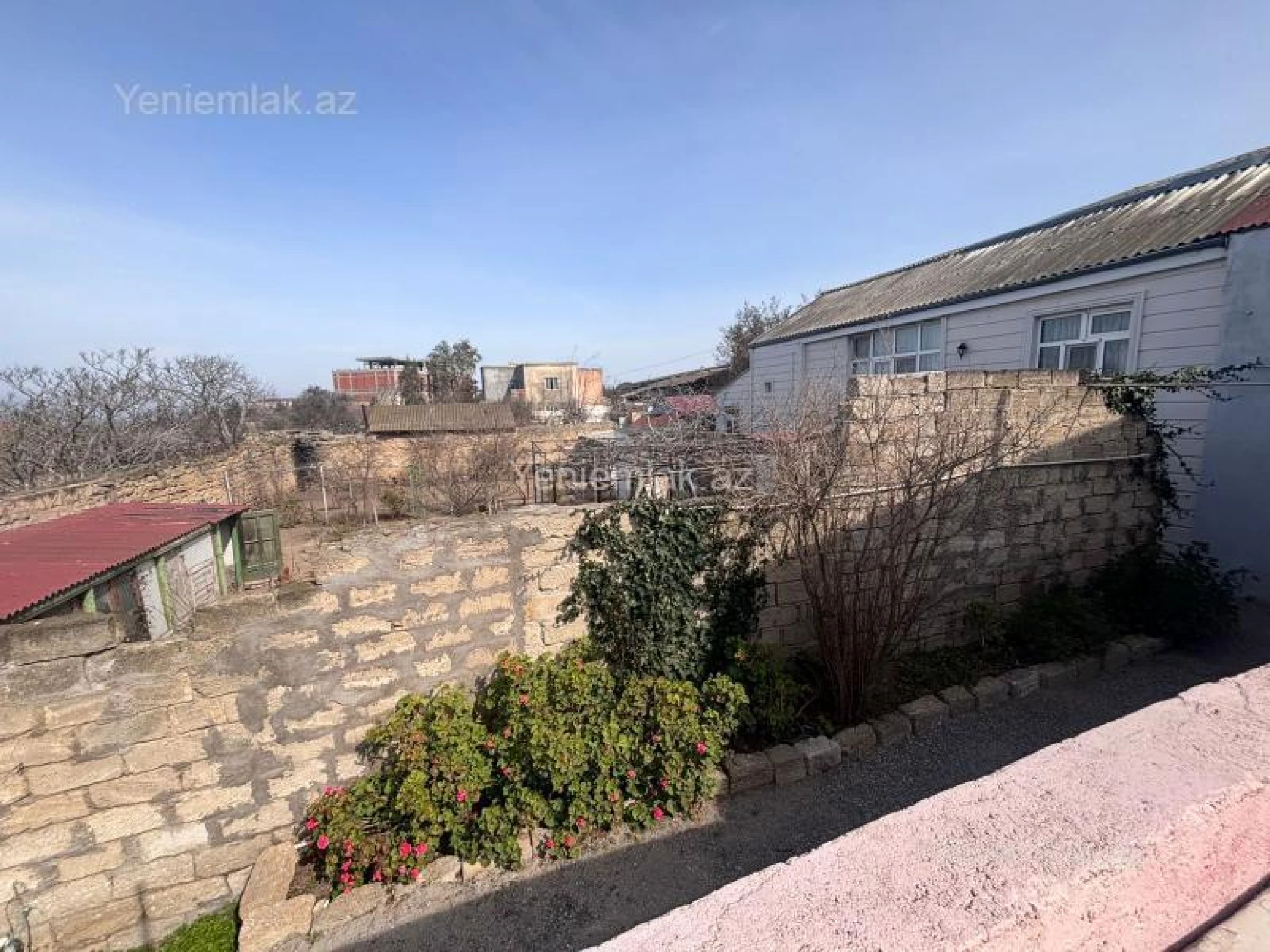 Satılır 9 otaqlı həyət evi 200 m²