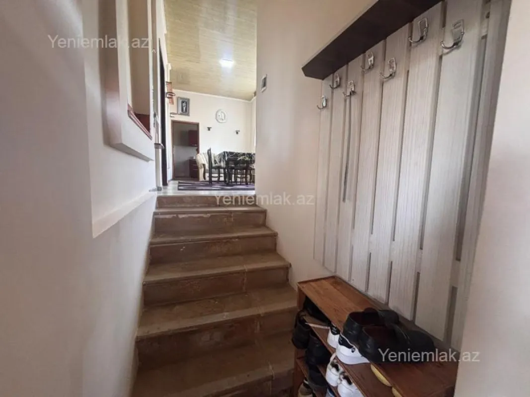 Satılır 9 otaqlı həyət evi 200 m²