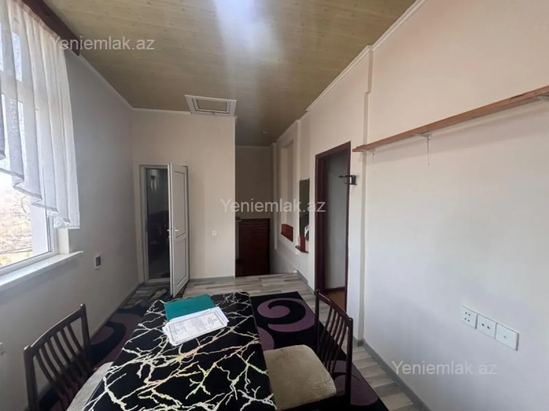 Satılır 9 otaqlı həyət evi 200 m²