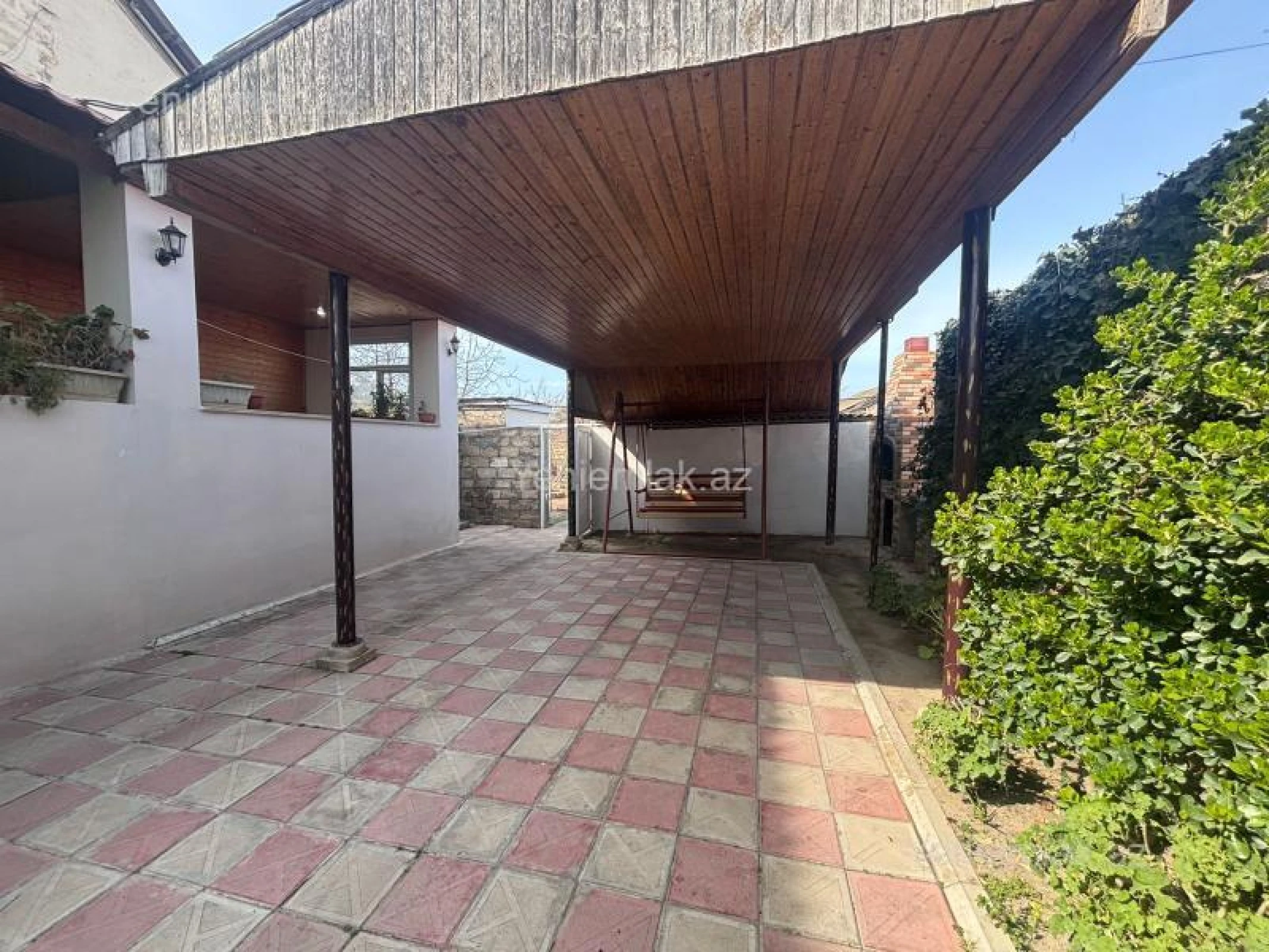 Satılır 9 otaqlı həyət evi 200 m²