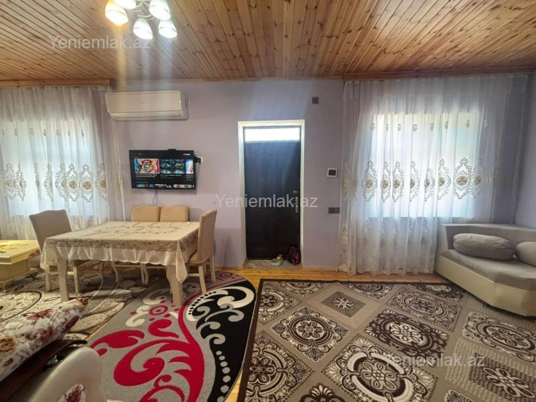 Satılır 9 otaqlı həyət evi 200 m²