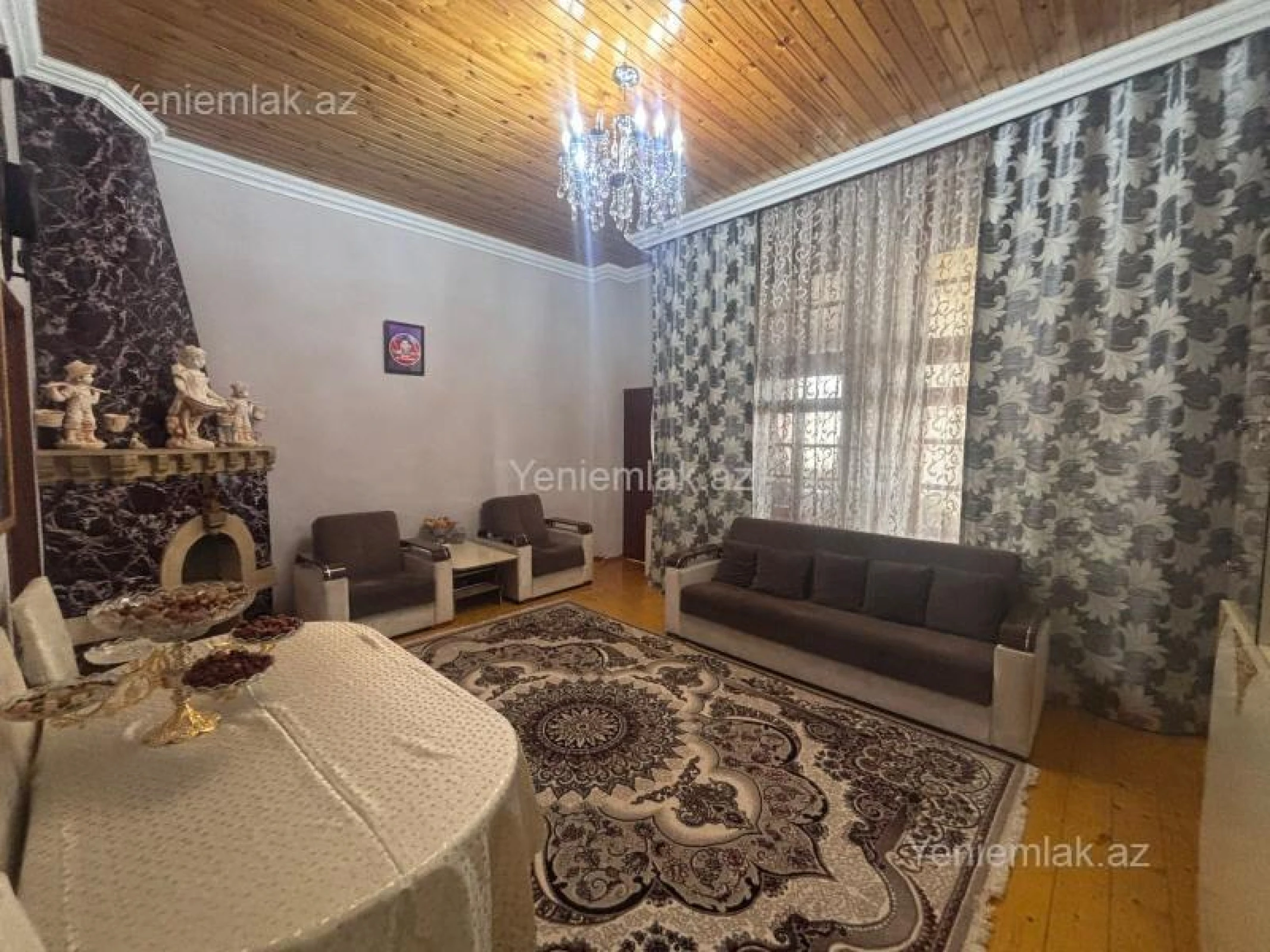 Satılır 9 otaqlı həyət evi 200 m²