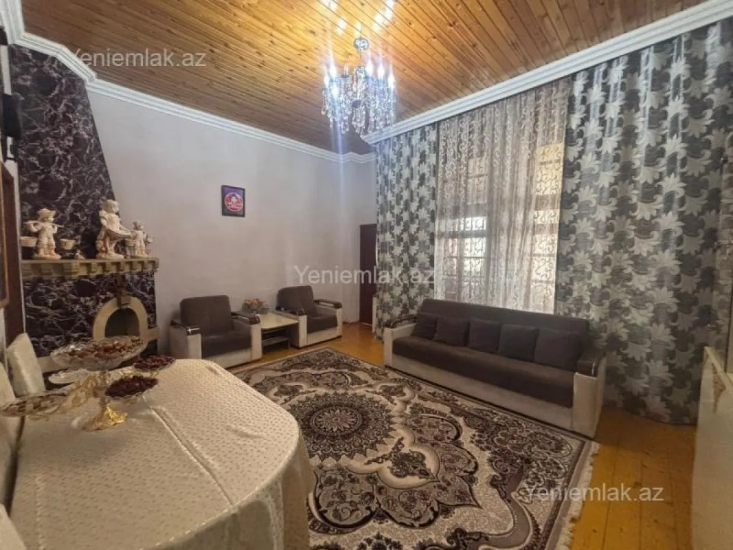 Satılır 9 otaqlı həyət evi 200 m²