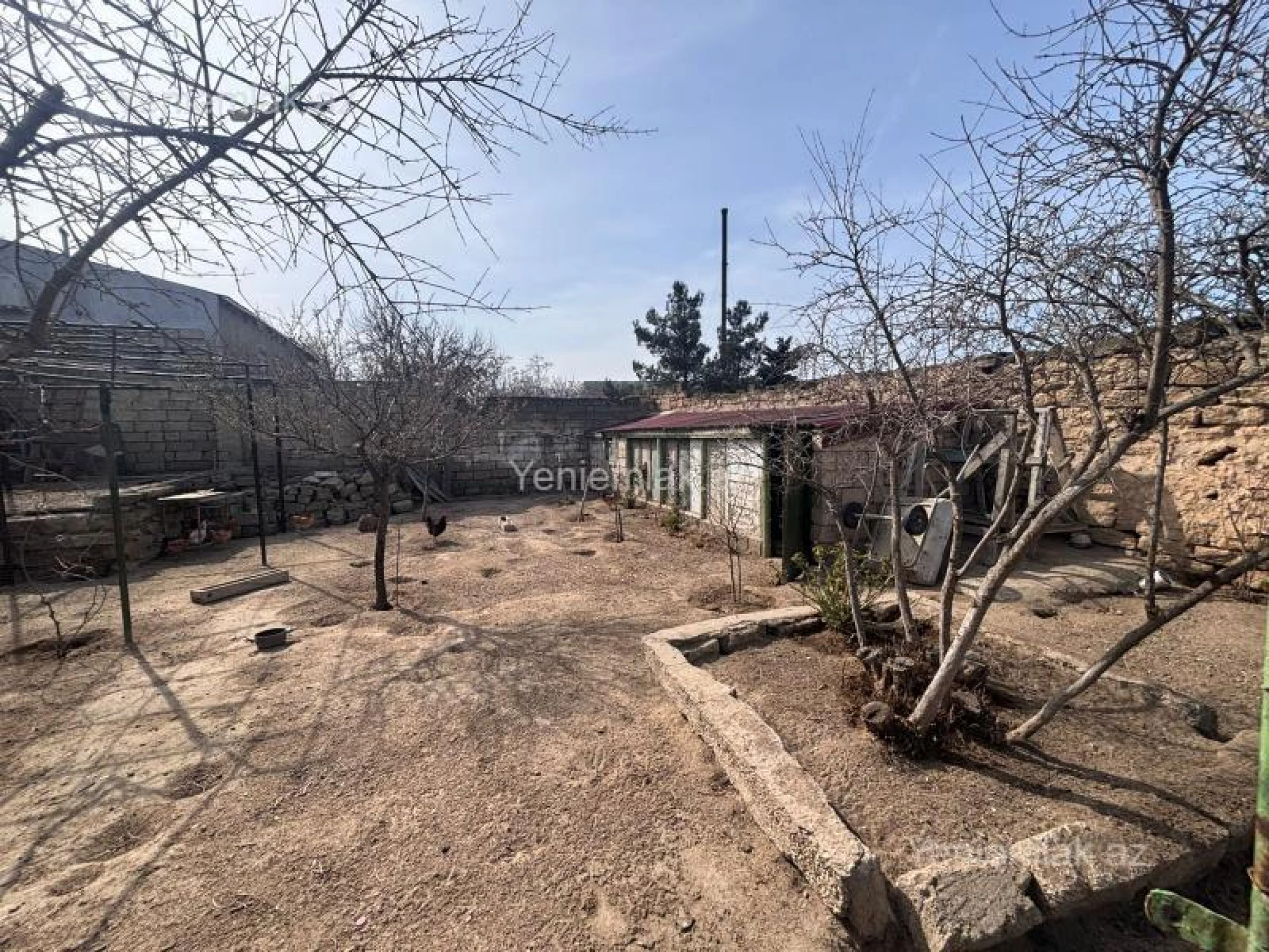 Satılır 9 otaqlı həyət evi 200 m²