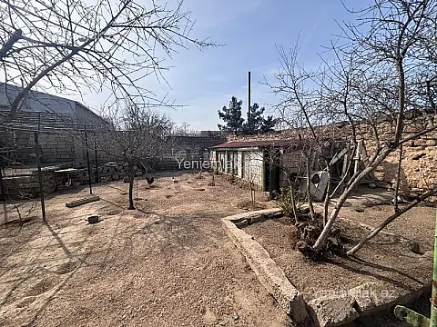 Satılır 9 otaqlı həyət evi 200 m²