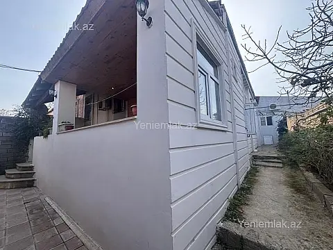 Satılır 9 otaqlı həyət evi 200 m²