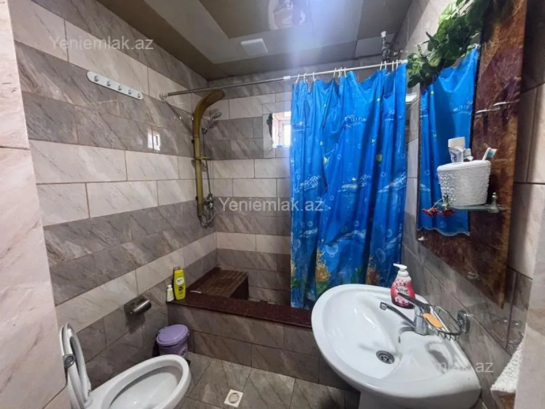 Satılır 9 otaqlı həyət evi 200 m²