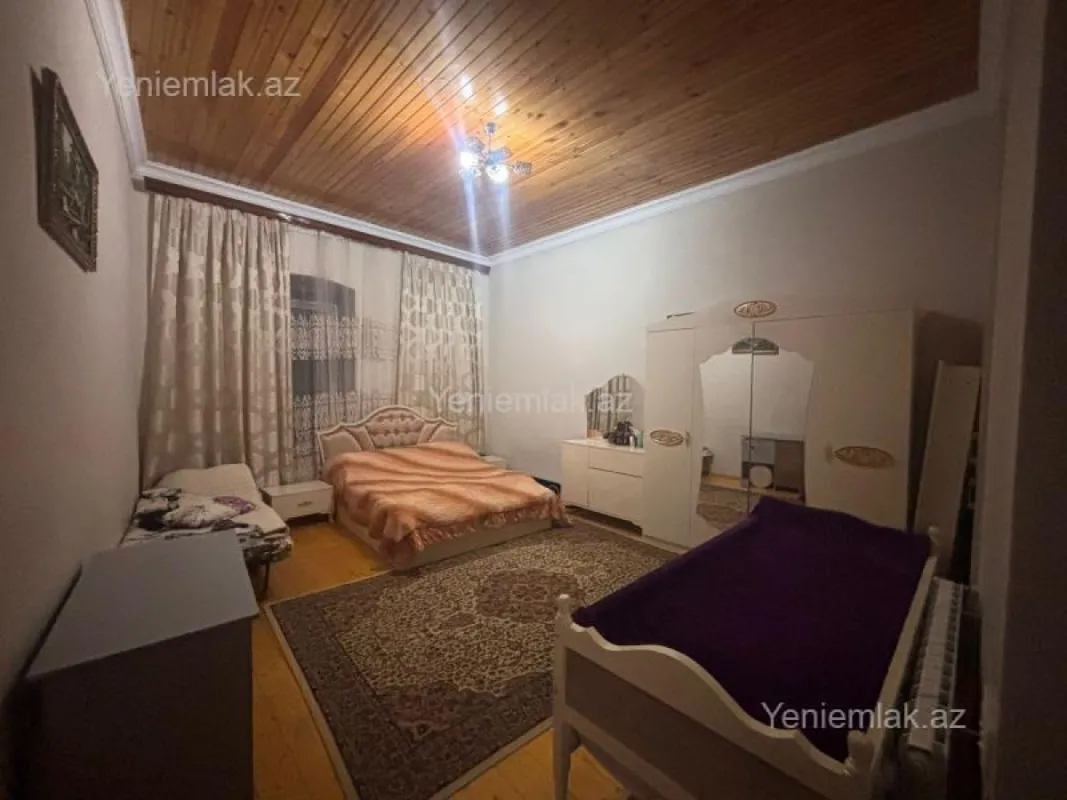 Satılır 9 otaqlı həyət evi 200 m²